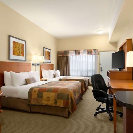 Ramada By Wyndham Drayton Valley Exteriör bild