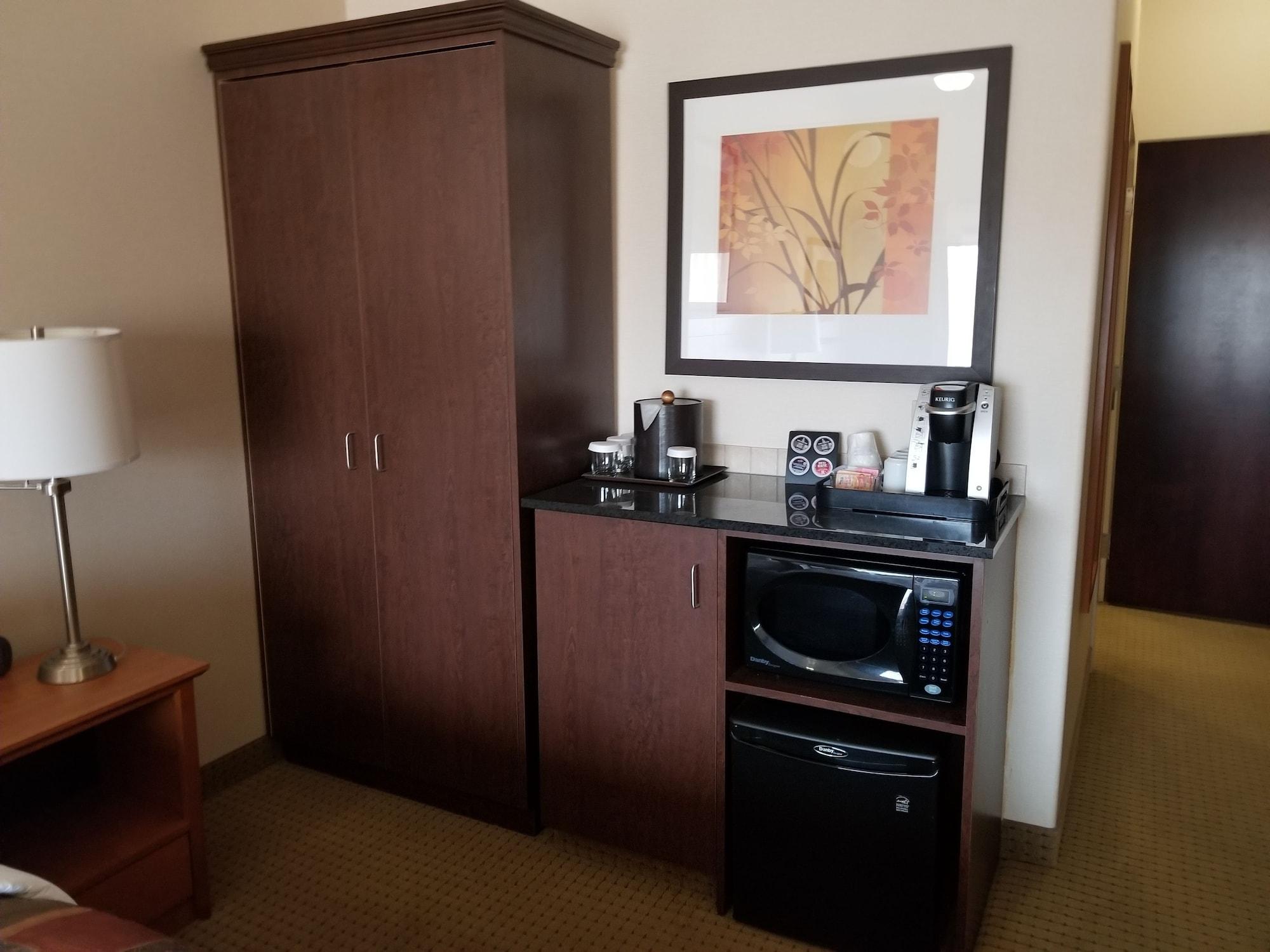 Ramada By Wyndham Drayton Valley Exteriör bild