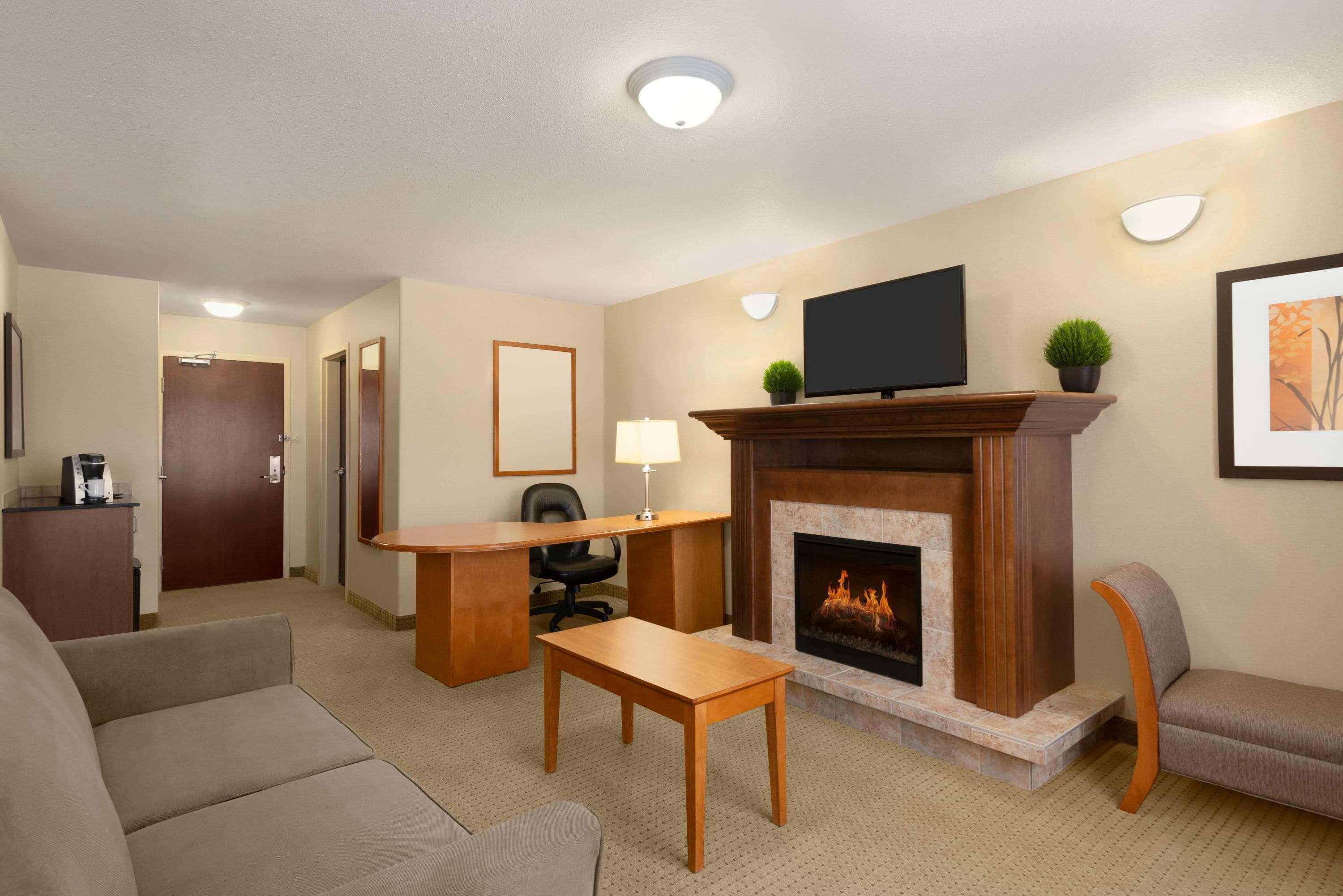 Ramada By Wyndham Drayton Valley Exteriör bild