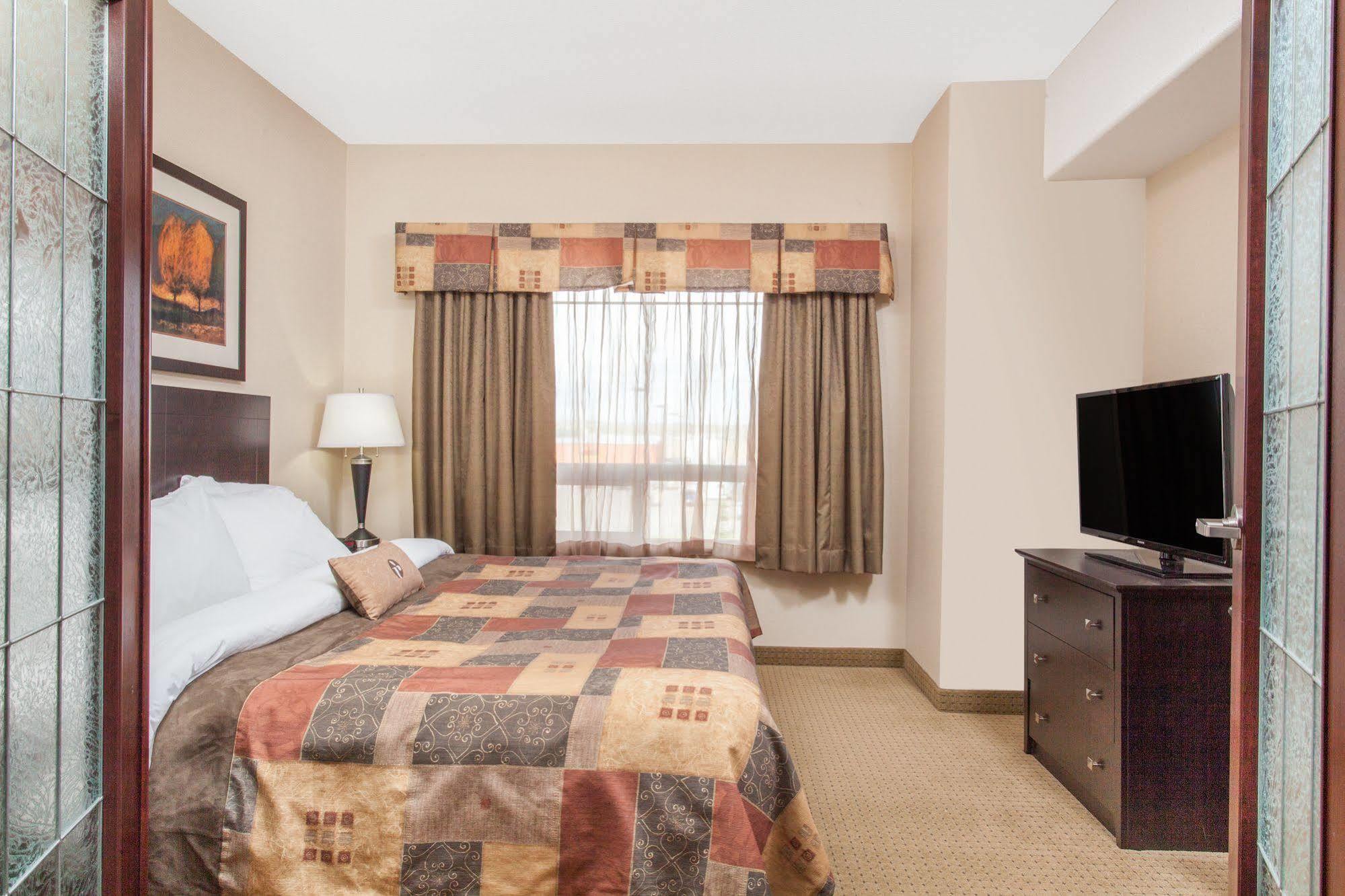 Ramada By Wyndham Drayton Valley Exteriör bild